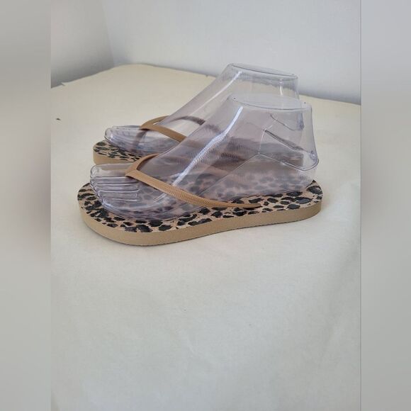 Old Navy Sandals Flip Flops Animal Print Thong Casual Beach Pool Vacation 6 - Picture 3 of 7